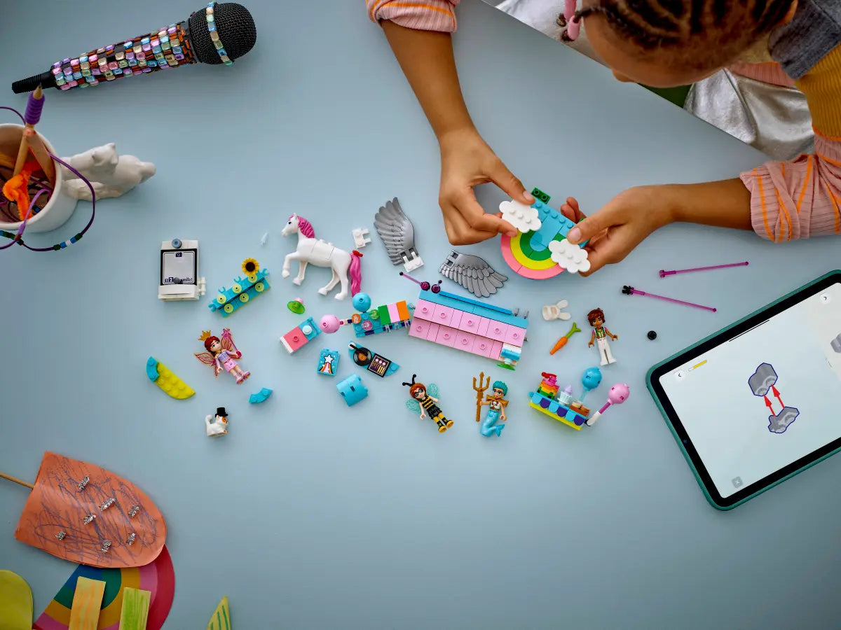 FRIENDS Costume Party Cover