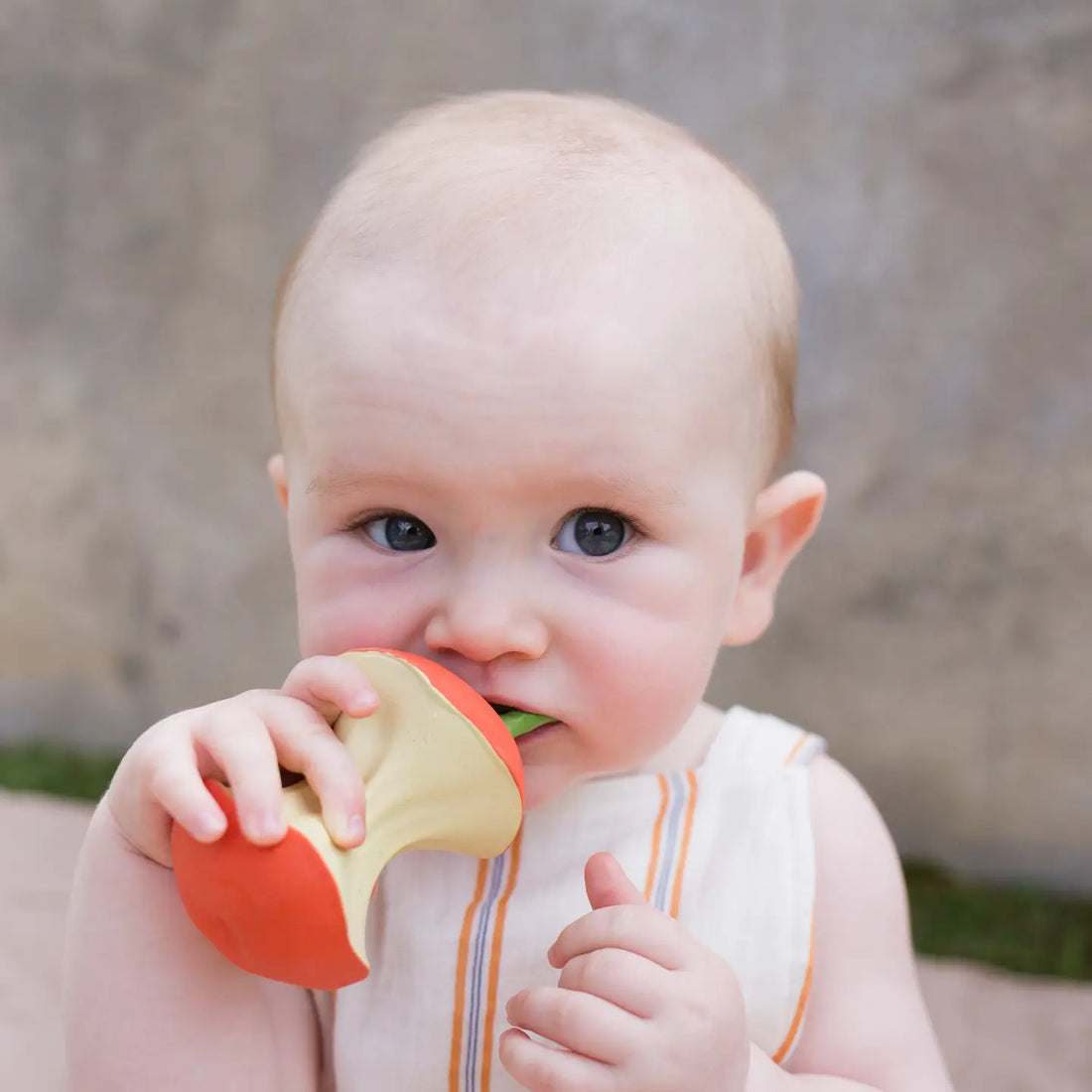 Pepa the Apple Teether Preview #3