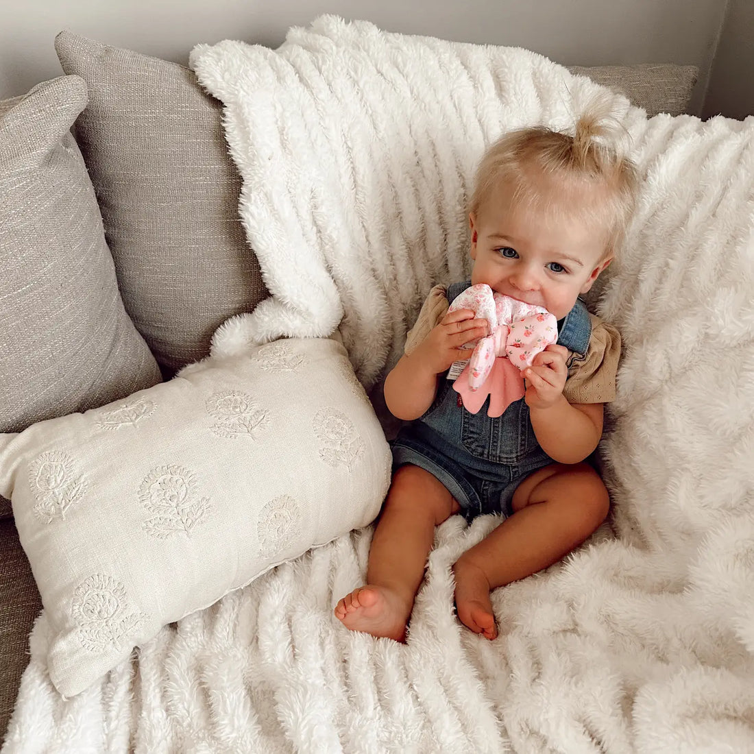 Sweet Crinkle Teether Bow Preview #3